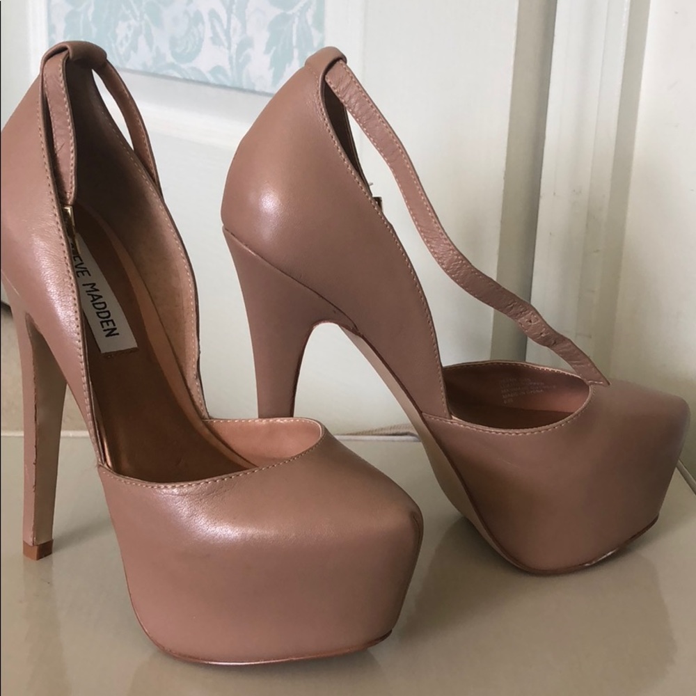 NWOT STEVE MADDEN “DEENY” BEIGE PLATFORM PUMPS!!!